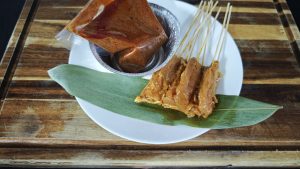 Raw Chicken Satay (30s) (With Sauce)